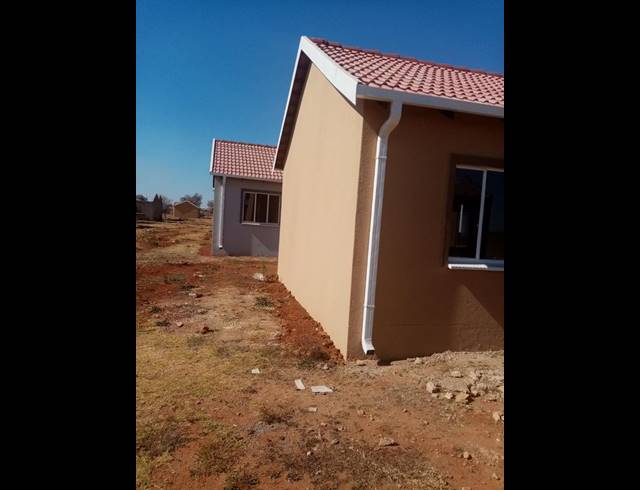 2 BEDROOM HOUSE FOR SALE IN LENASIA SOUTH